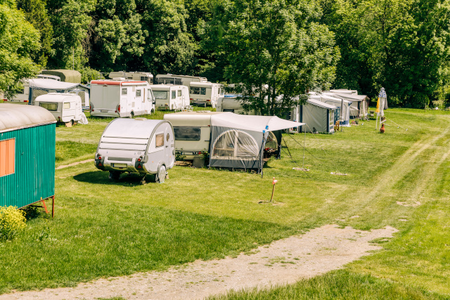 Campingplätze in Nordrhein-Westfalen ähneln diesem, der sich in Essen befindet.